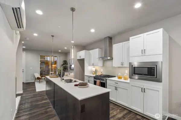 14517 1st AVE NE #D, Shoreline, WA 98155