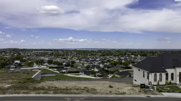 5420 Hershey Lane, West Richland, WA