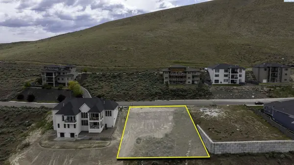 5420 Hershey Lane, West Richland, WA
