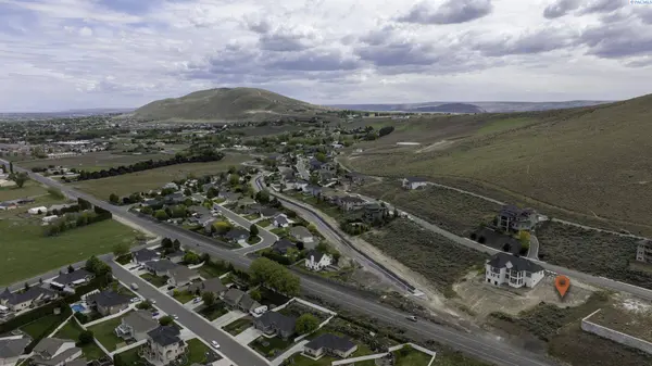 5420 Hershey Lane, West Richland, WA