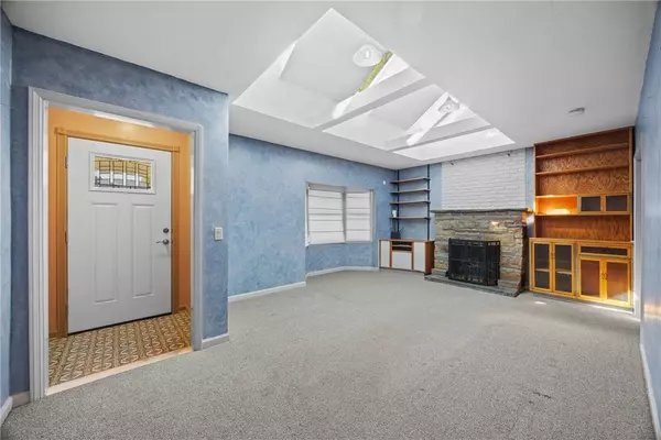 112 Dorking RD, Rochester, NY 14610