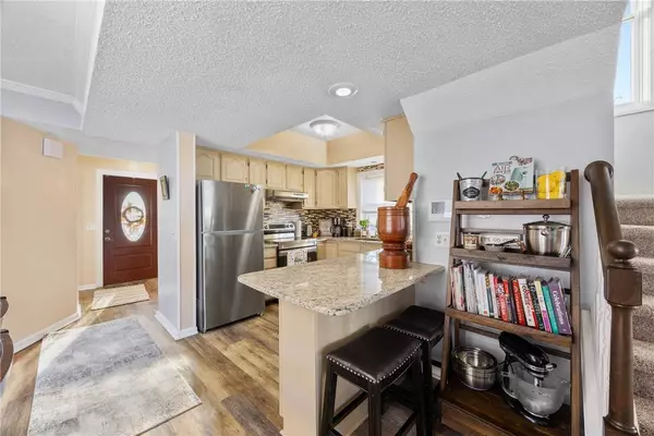 3060 Edgemere DR, Rochester, NY 14612