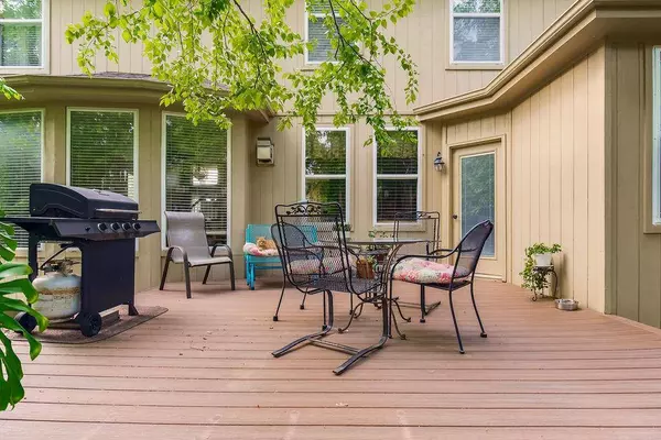 907 N 2nd St. East ST, Louisburg, KS 66053