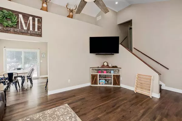 57 Willow LN, Linn Valley, KS 66040