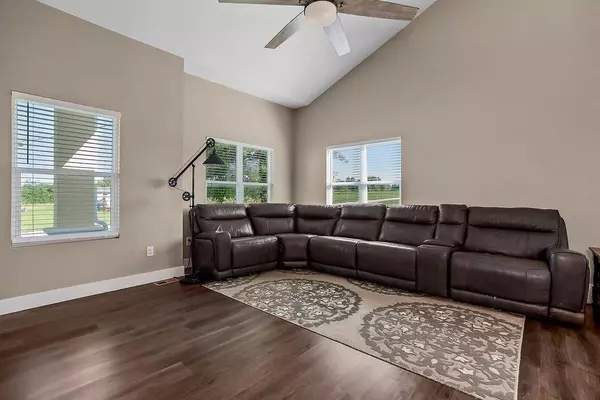 57 Willow LN, Linn Valley, KS 66040