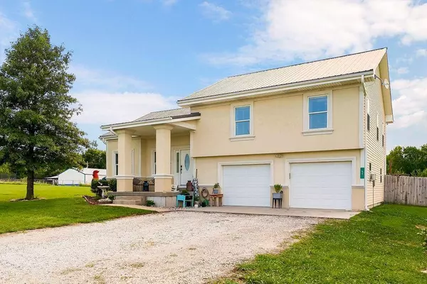 57 Willow LN, Linn Valley, KS 66040