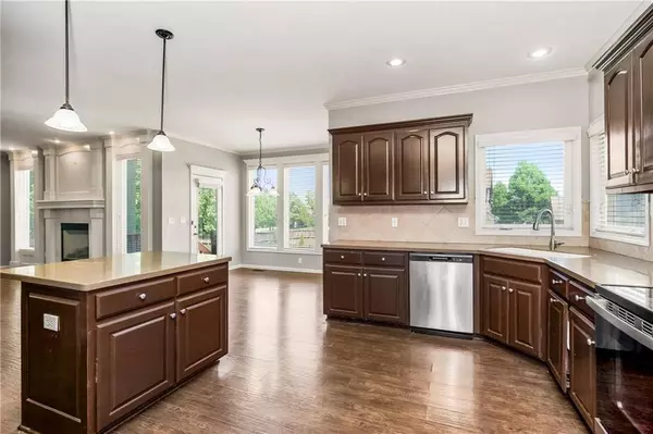 16211 S Locust ST, Olathe, KS 66062