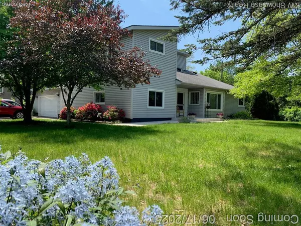 5865 Crescent Road, Waterford Twp, MI 48327