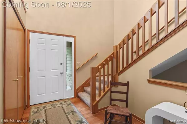 300 Alexander Drive, Walled Lake, MI 48390