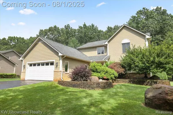 300 Alexander Drive, Walled Lake, MI 48390