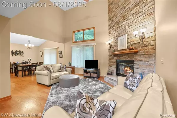 300 Alexander Drive, Walled Lake, MI 48390