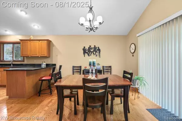 300 Alexander Drive, Walled Lake, MI 48390