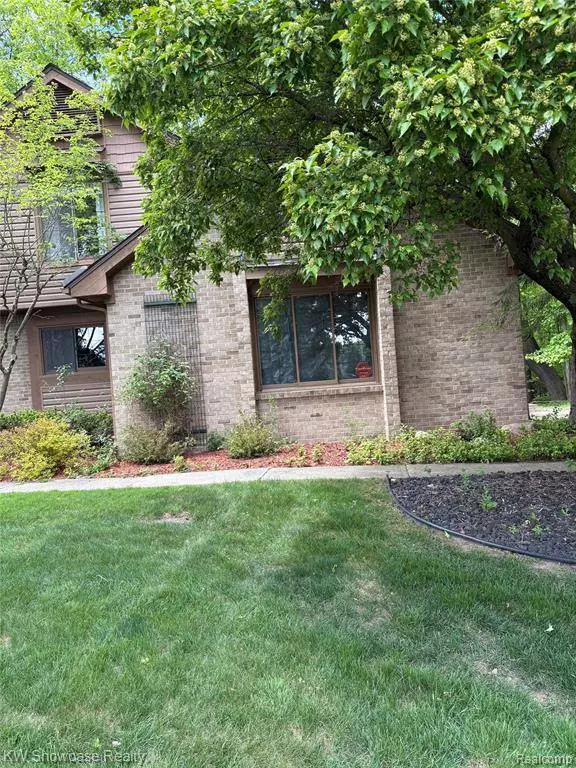 6422 Richard Run, West Bloomfield Twp, MI 48322