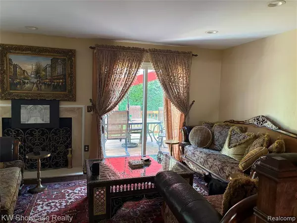 6422 Richard Run, West Bloomfield Twp, MI 48322