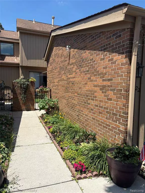 6422 Richard Run, West Bloomfield Twp, MI 48322