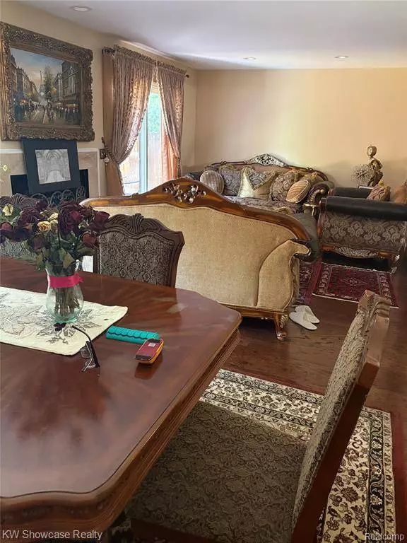 6422 Richard Run, West Bloomfield Twp, MI 48322