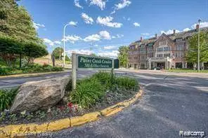 527 E University DR, Rochester, MI 48307