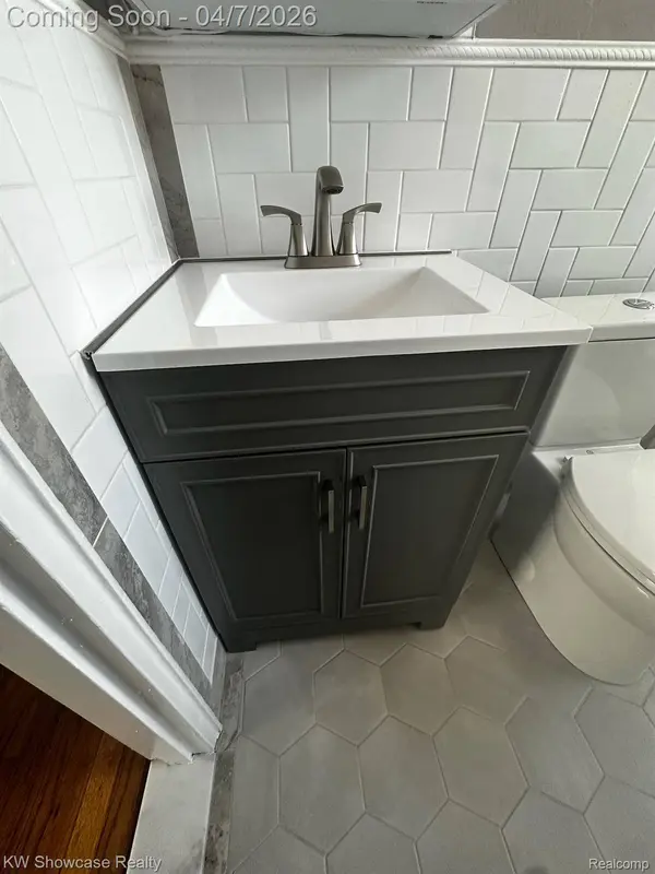 3370 Coolidge HWY, Royal Oak, MI 48073