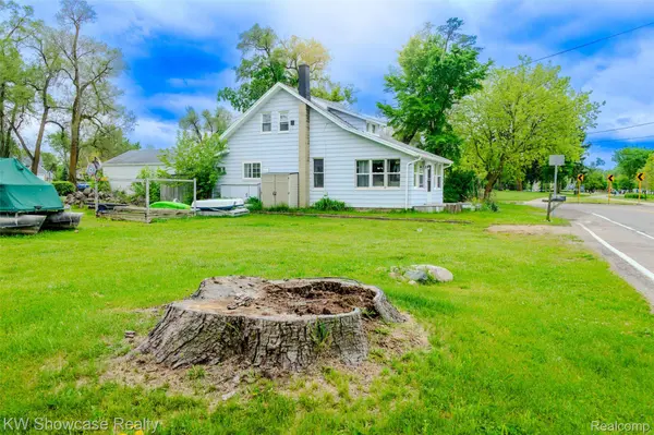 1815 E Lake DR, Novi, MI 48377