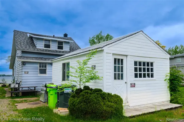 1815 E Lake DR, Novi, MI 48377