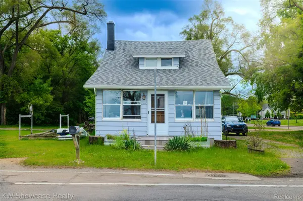 1815 E Lake DR, Novi, MI 48377