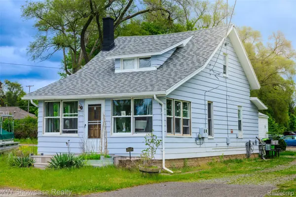 1815 E Lake DR, Novi, MI 48377