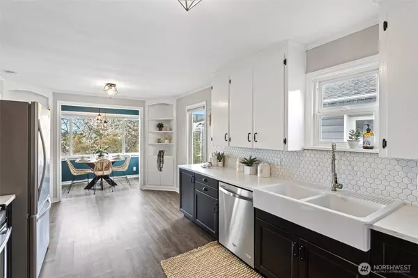 9731 Phinney AVE N, Seattle, WA 98103