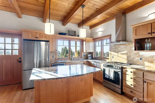 647 9th AVE N, Edmonds, WA 98020