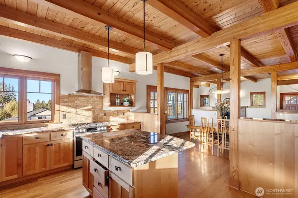 647 9th AVE N, Edmonds, WA 98020