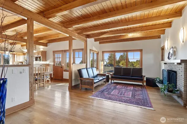 647 9th AVE N, Edmonds, WA 98020