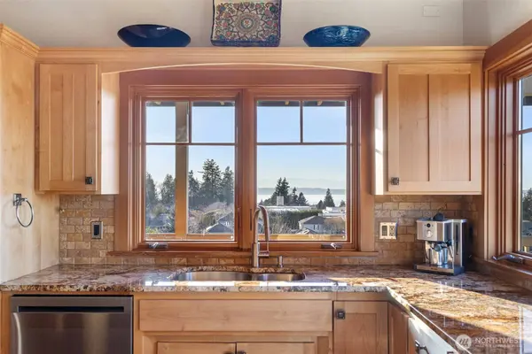 647 9th AVE N, Edmonds, WA 98020