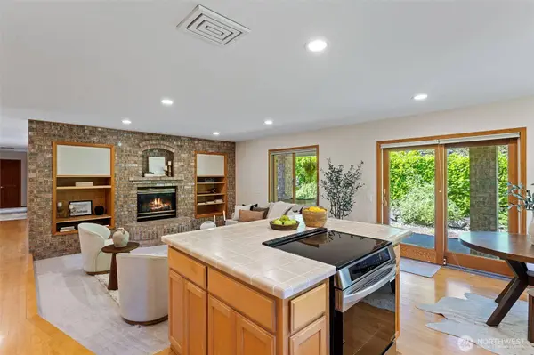 7810 175th ST SW, Edmonds, WA 98026