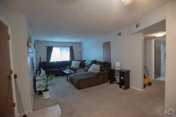 2319 SW Briarwood  PLZ ##308C, Topeka, KS 66611