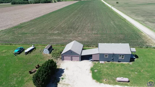 2381 Barton RD, Grantville, KS 66429