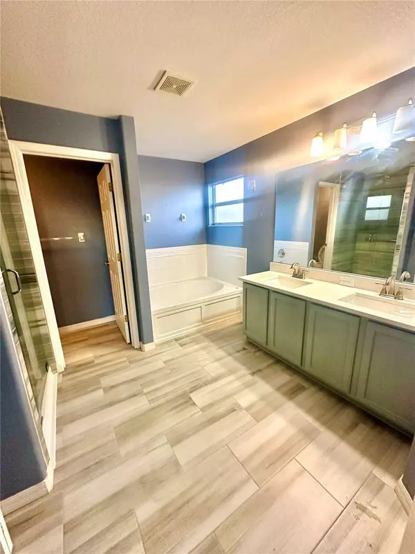 7423 PULTENEY DR, Zephyrhills, FL 33545