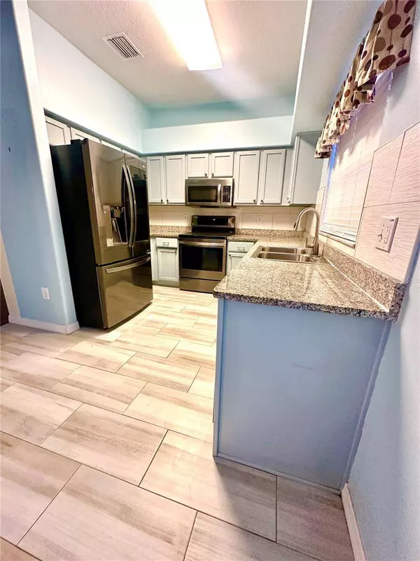 7423 PULTENEY DR, Zephyrhills, FL 33545