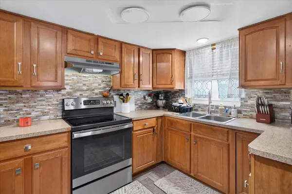 1031 CONOLEY LN, Holiday, FL 34691