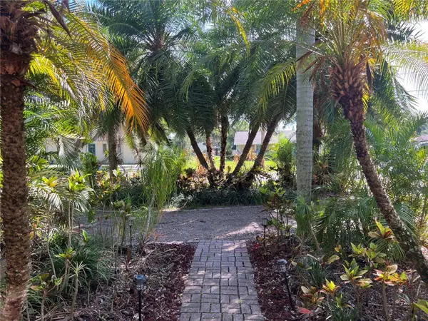 715 RIVERSIDE DR, Tarpon Springs, FL 34689