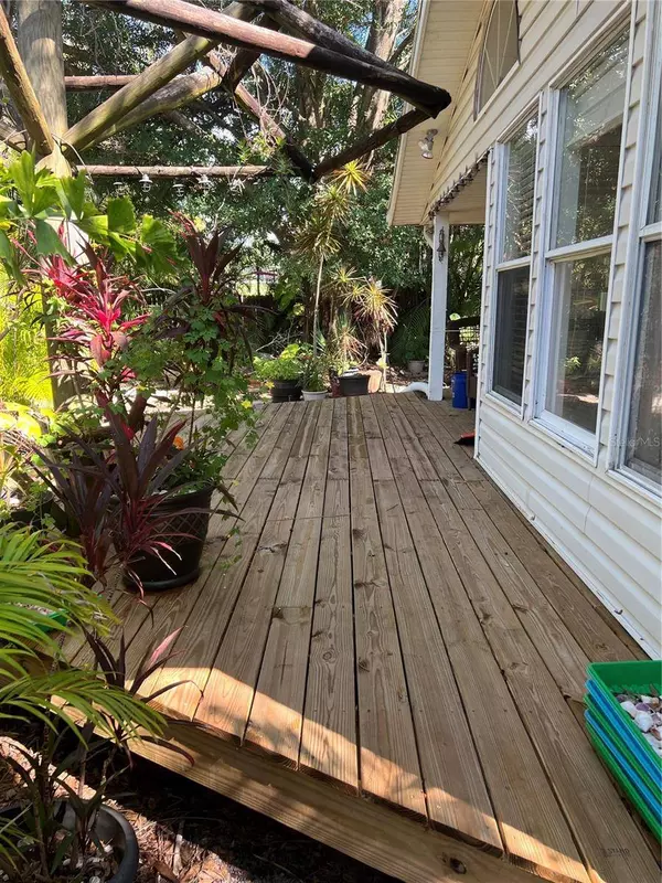 715 RIVERSIDE DR, Tarpon Springs, FL 34689