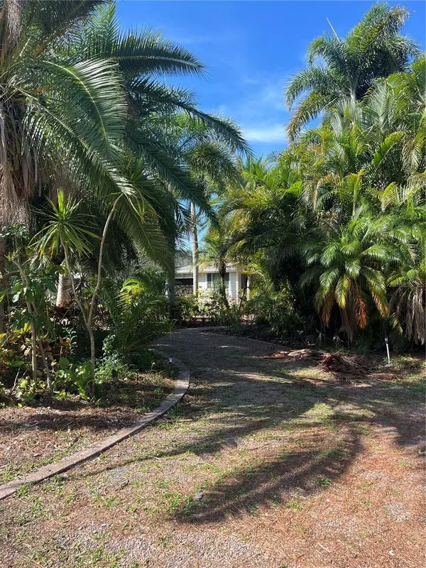 715 RIVERSIDE DR, Tarpon Springs, FL 34689