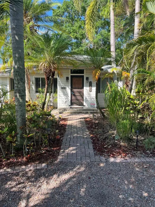 715 RIVERSIDE DR, Tarpon Springs, FL 34689