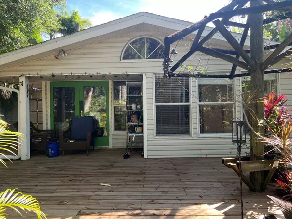 715 RIVERSIDE DR, Tarpon Springs, FL 34689