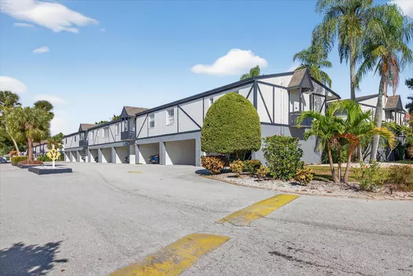 1146 KING ARTHUR CT #110, Dunedin, FL 34698