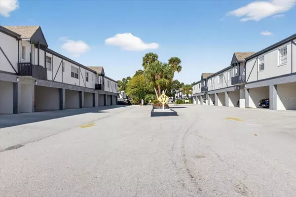 1146 KING ARTHUR CT #110, Dunedin, FL 34698