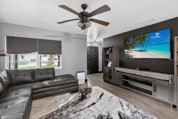 1005 13TH AVE NW, Largo, FL 33770