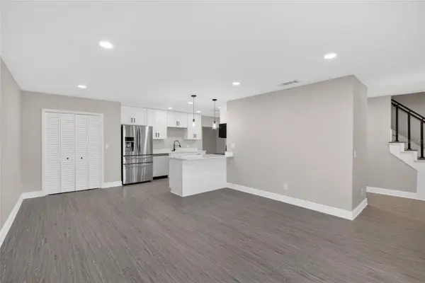 9718 FOX HOLLOW RD, Tampa, FL 33647