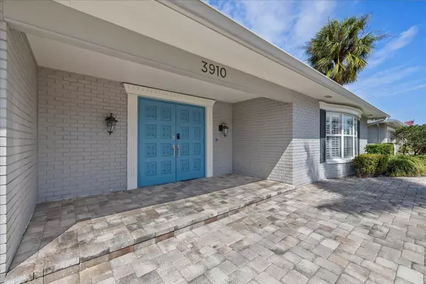 3910 DORAL DR, Tampa, FL 33634