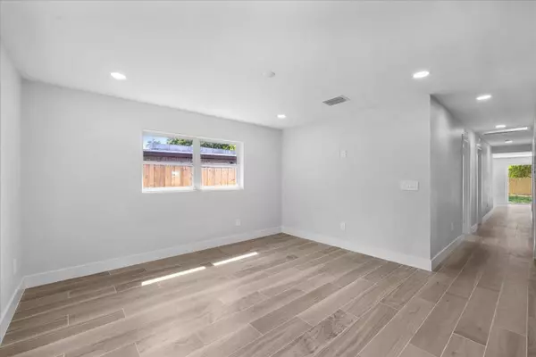 3910 W IOWA AVE, Tampa, FL 33616