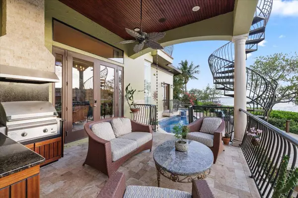 4128 CAUSEWAY VISTA DR, Tampa, FL 33615