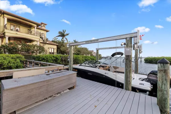 4128 CAUSEWAY VISTA DR, Tampa, FL 33615